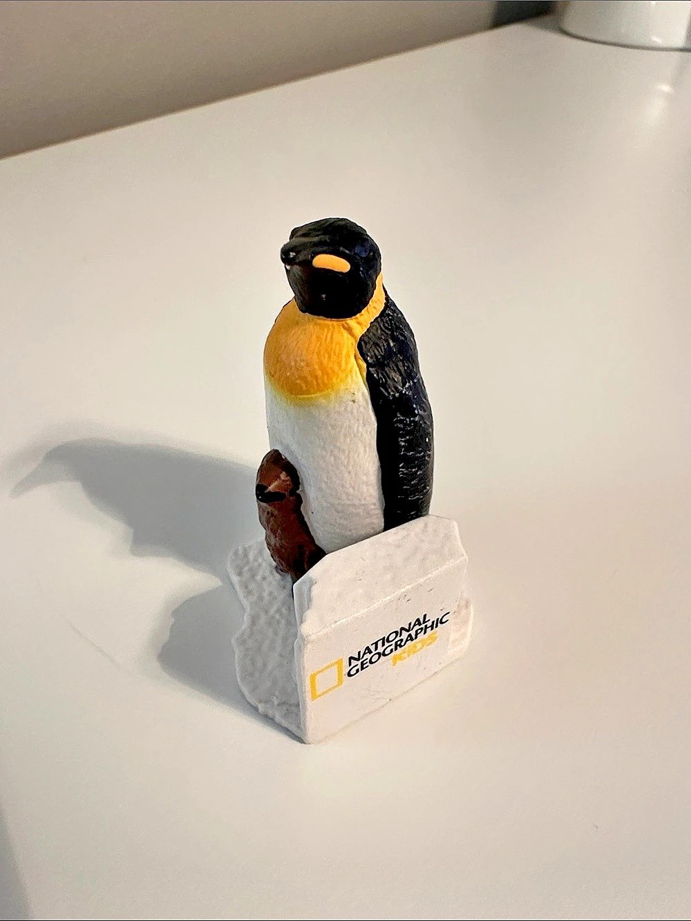 National Geographic Emperor Penguin with Chick Penguin Figurine Decor